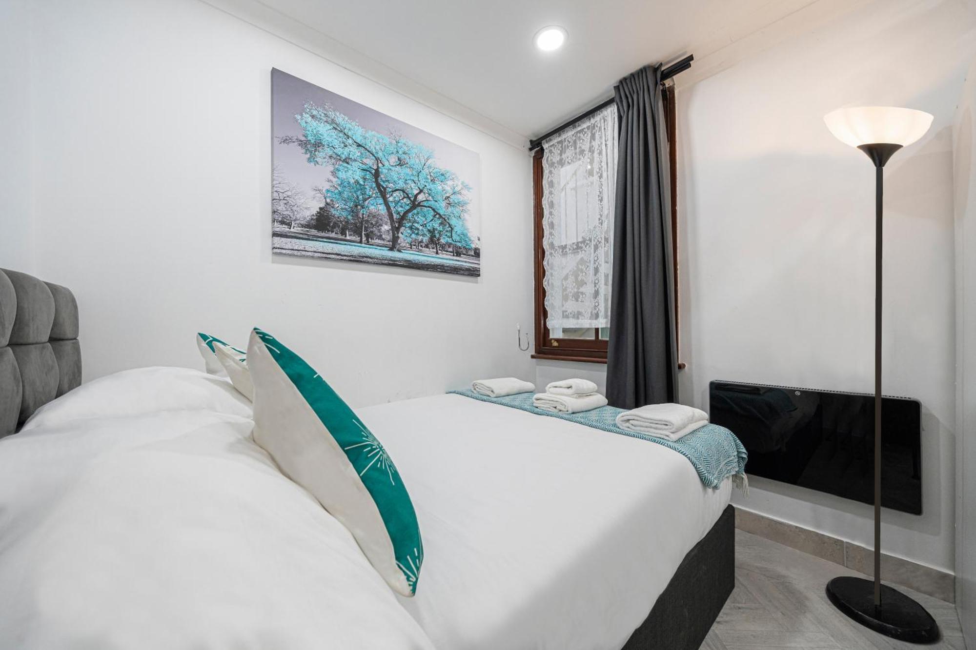 Comfy Small Basement Studio In Kensington Olympia Лондон Экстерьер фото