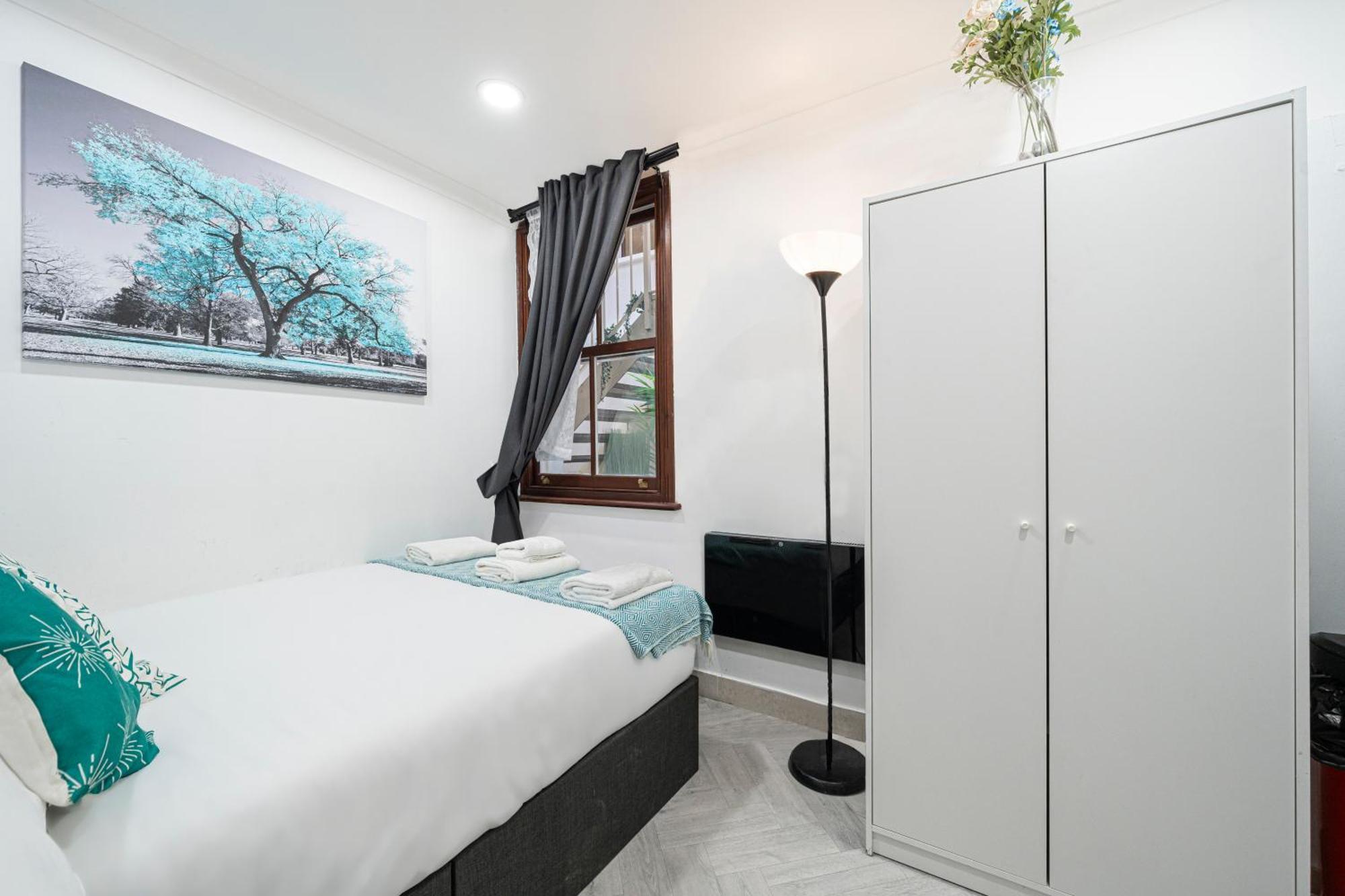 Comfy Small Basement Studio In Kensington Olympia Лондон Экстерьер фото